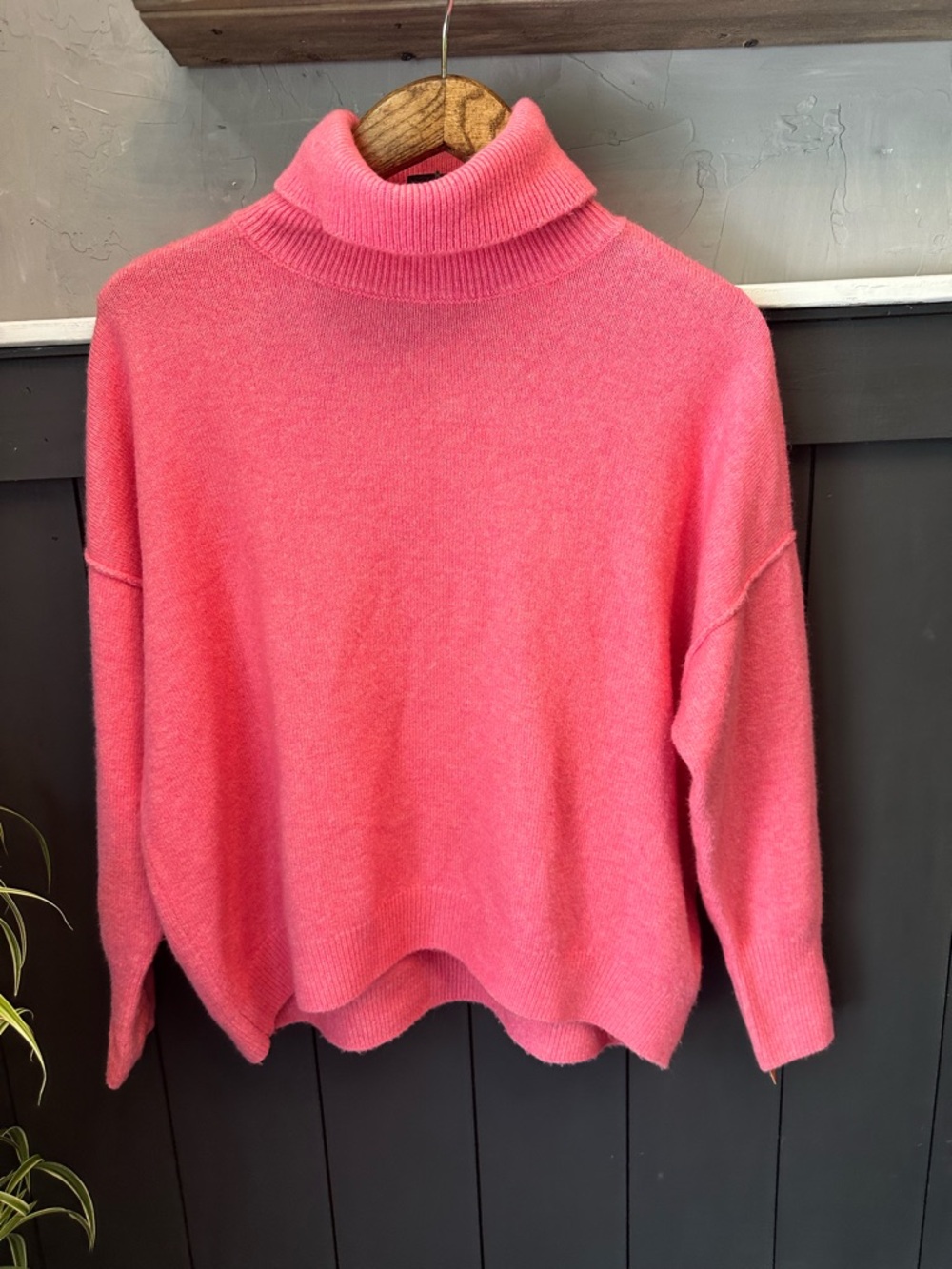 Vince Camuto Coral Pink Turtleneck Sweater Size Medium Soft Knit Pullover